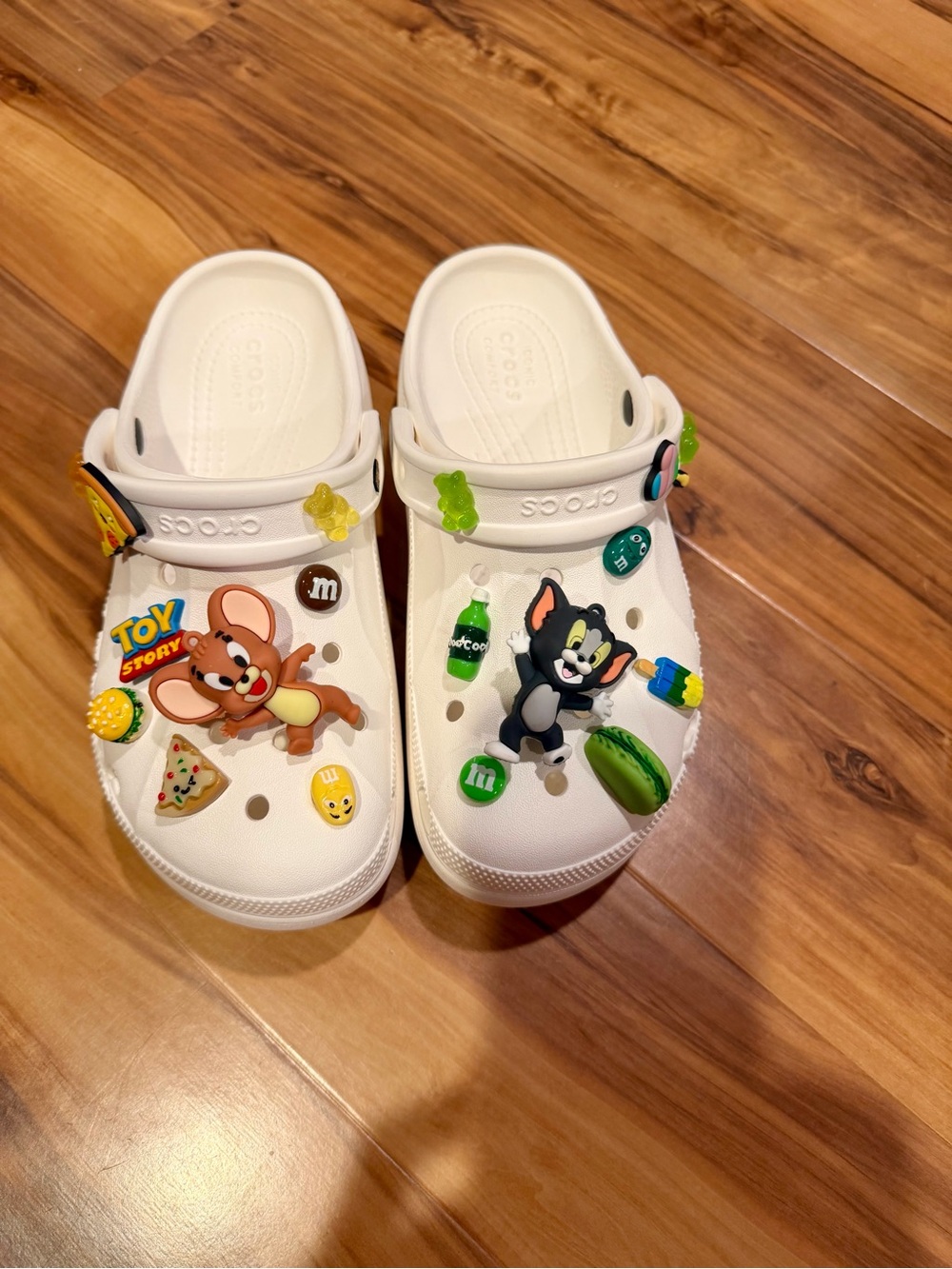 CROCS Kids White Clog with Tom & Jerry and Toy Story Jibbitz